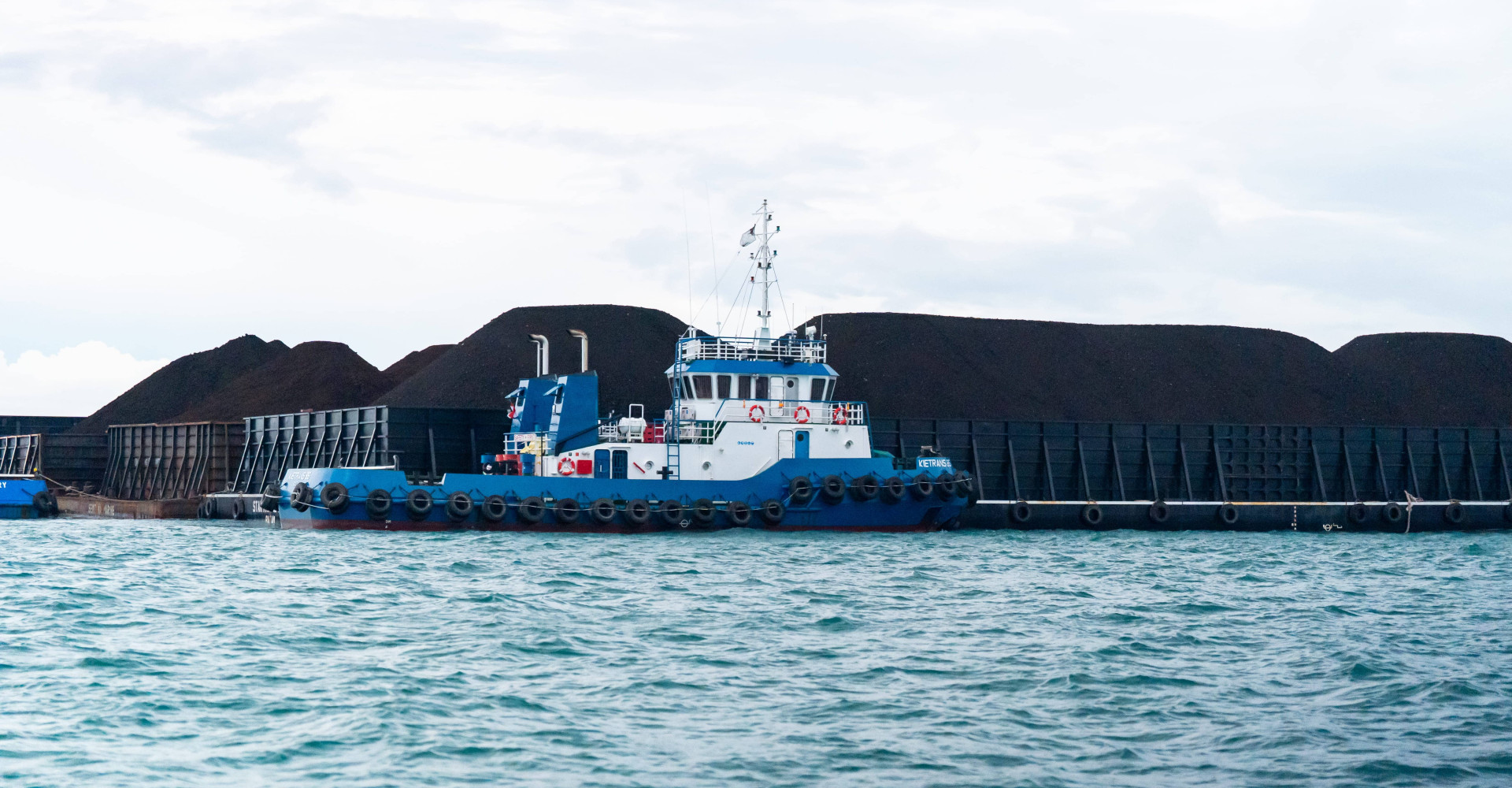 Kapal Tongkang dalam Industri Maritim: Fungsi dan Jenis